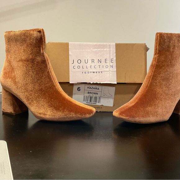 Journee Collection Hazara Bootie
NIB Size 6 - Picture 9 of 12